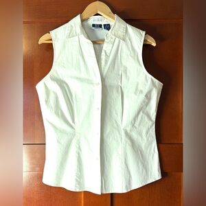 💚DCC Classic White Sleeveless Button-Down Shirt